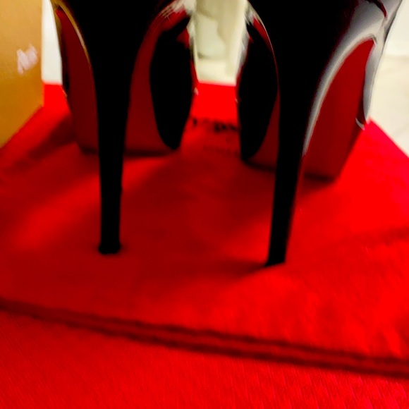 LOUBOUTIN brand new patent leather - Picture 5 of 7